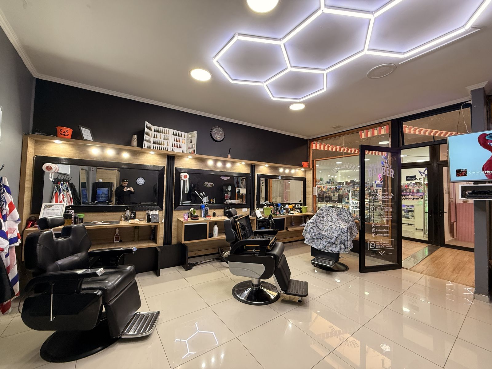 Interior de California Barber Coihueco